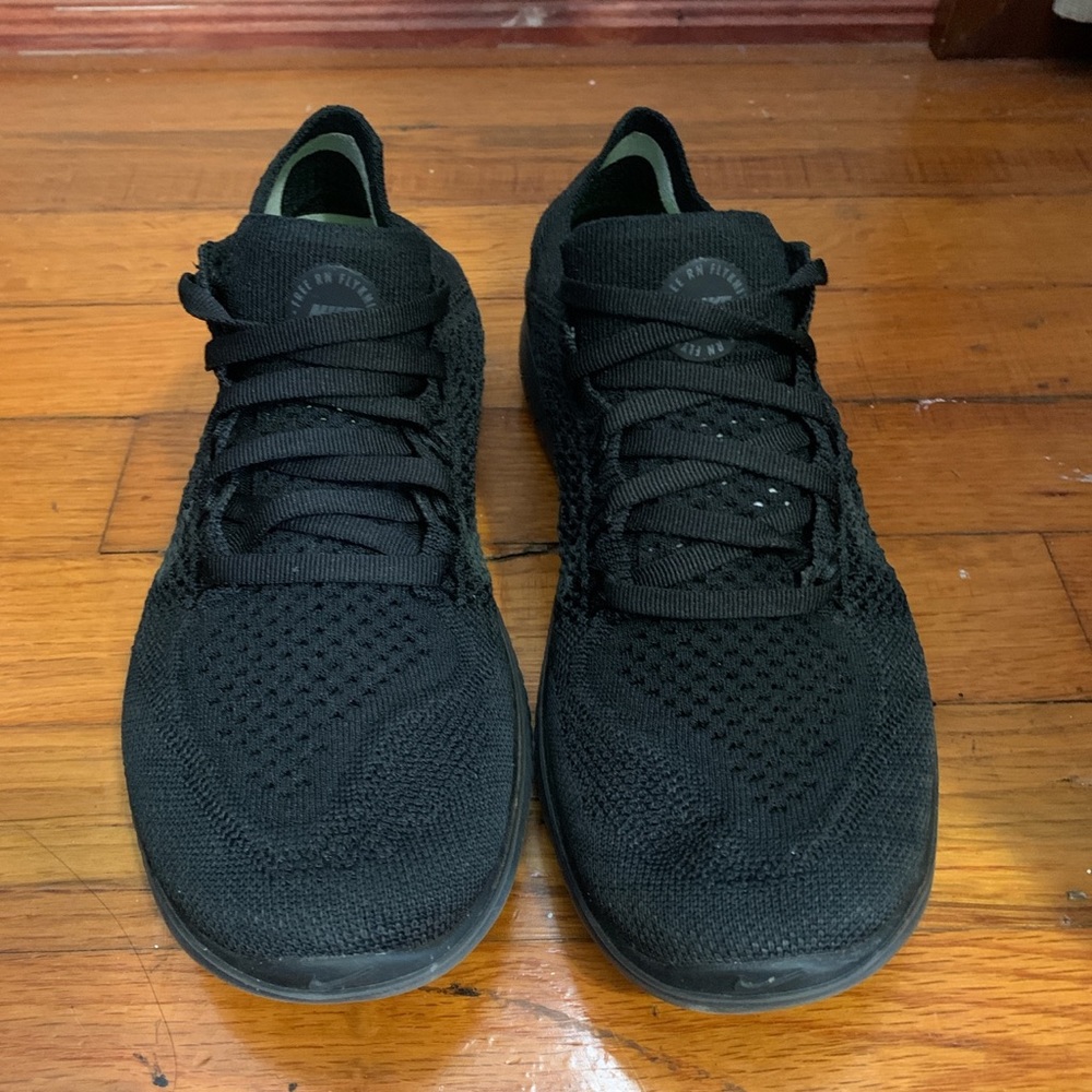 Nike free runs flyknit